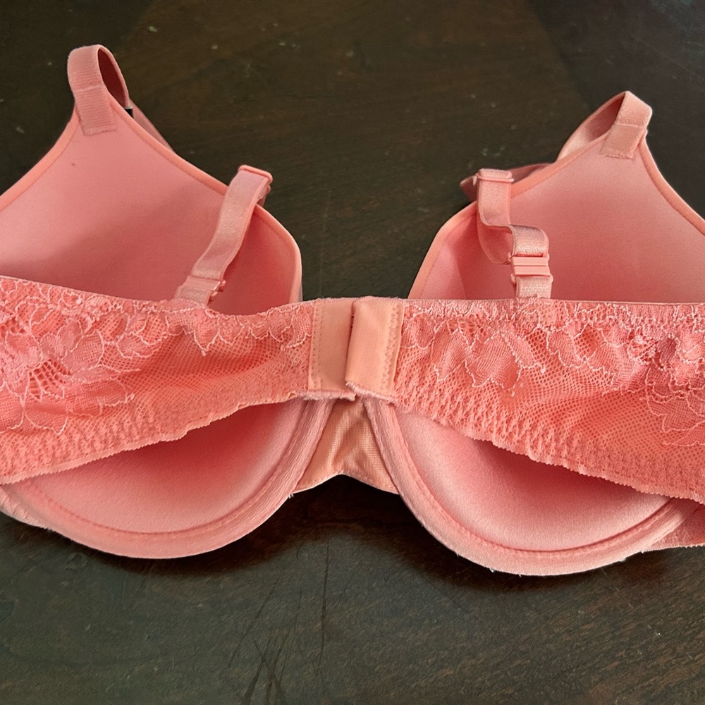 Victoria's Secret Pink T-Shirt Bra with Underwire Support - Picture 2 of 4